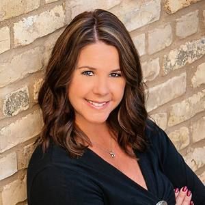 Meet your Posher, Dana boll